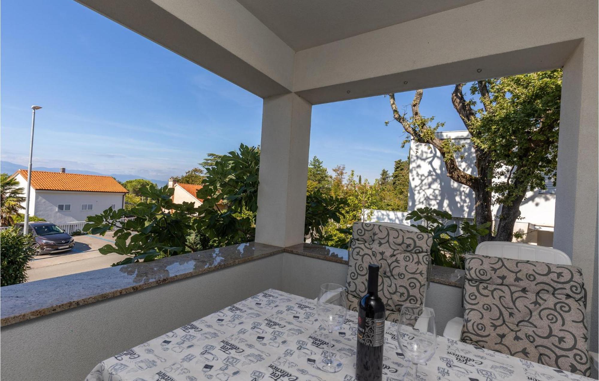 Amazing Apartment In Njivice With Kitchen Εξωτερικό φωτογραφία