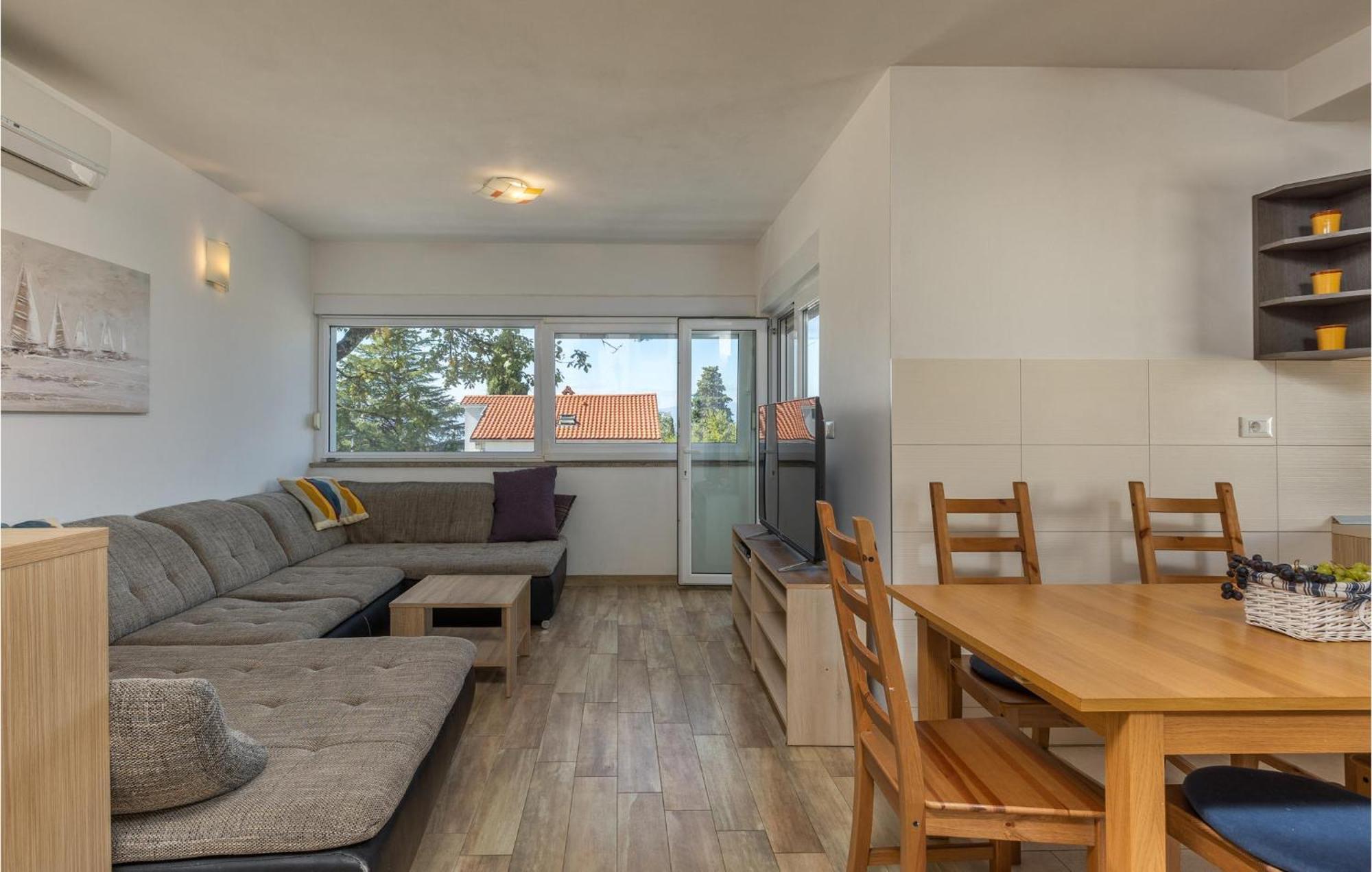 Amazing Apartment In Njivice With Kitchen Εξωτερικό φωτογραφία