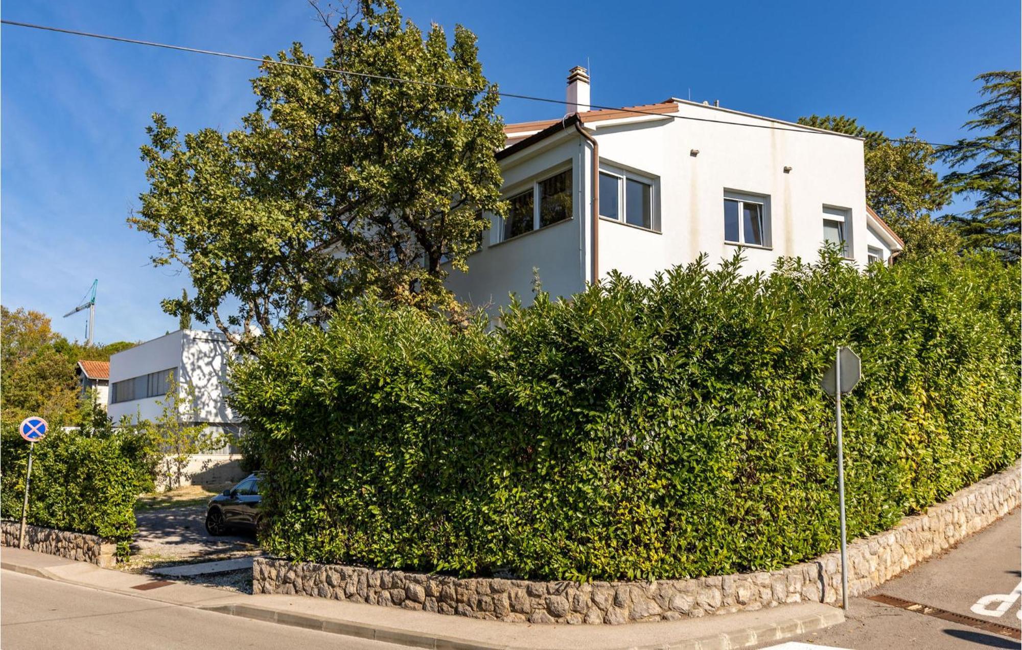 Amazing Apartment In Njivice With Kitchen Εξωτερικό φωτογραφία